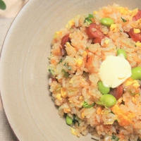 枝豆とソーセージの焦がし醤油とバターの炒飯♪　だし醤油だけで味付け完了！　　＆手巻き寿司　　＆燻製色々　　＆「鮭切とば」の食べ方を教えて！