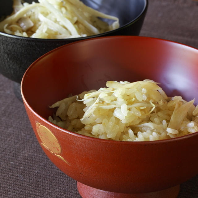 漆作家赤木明登さんのうつわで…（ごぼうと生姜ごはん）