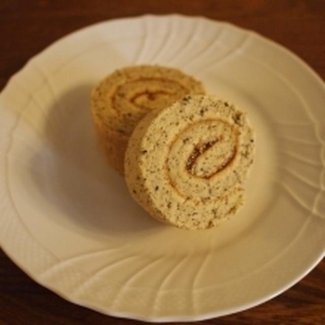 休日のおめざ☆定番の紅茶＋杏ロールケーキ