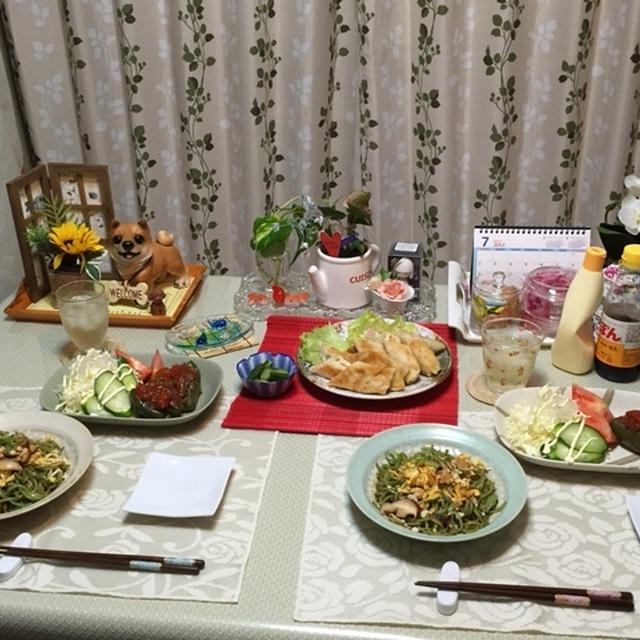 キャベツとシーチキンの焼き春巻き＆肉詰めピーマン