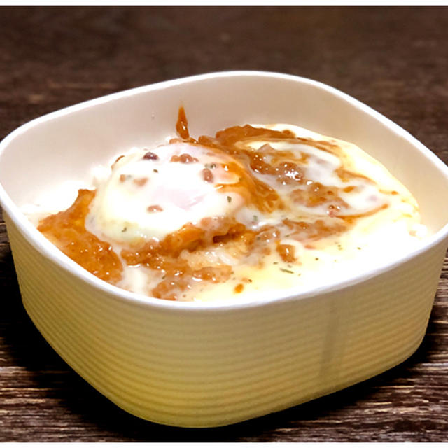 セブンイレブン「クワトロチーズソースの白いキーマカレー」