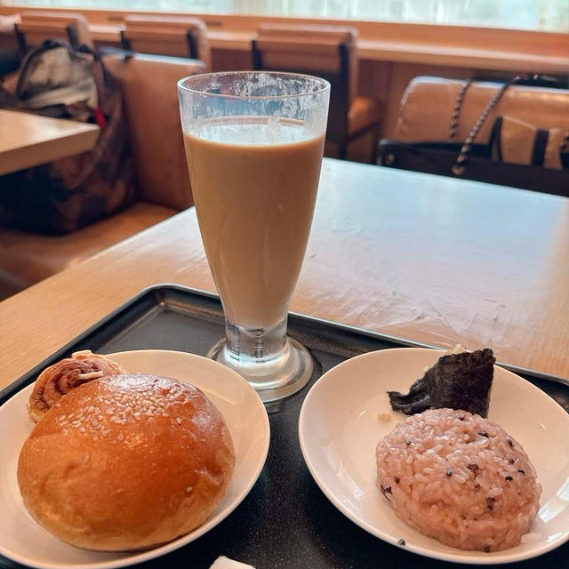 ラウンジで朝ごはん