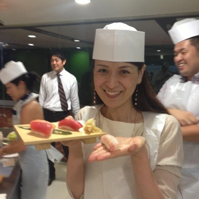 【初★お寿司握りました】東京すしアカデミー シンガポール校にて