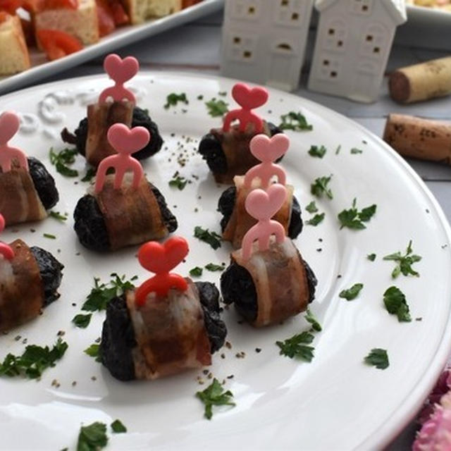 ワインにピッタリ！プルーンのベーコン巻き