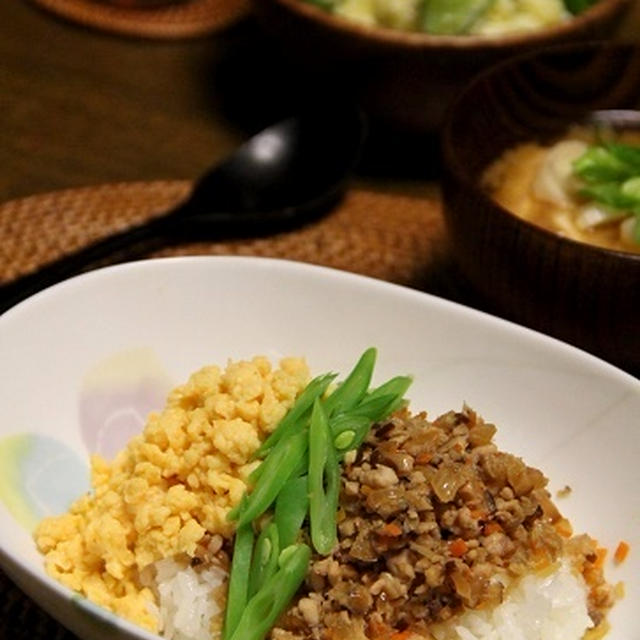 アジそぼろの三色丼。晩ごはん。