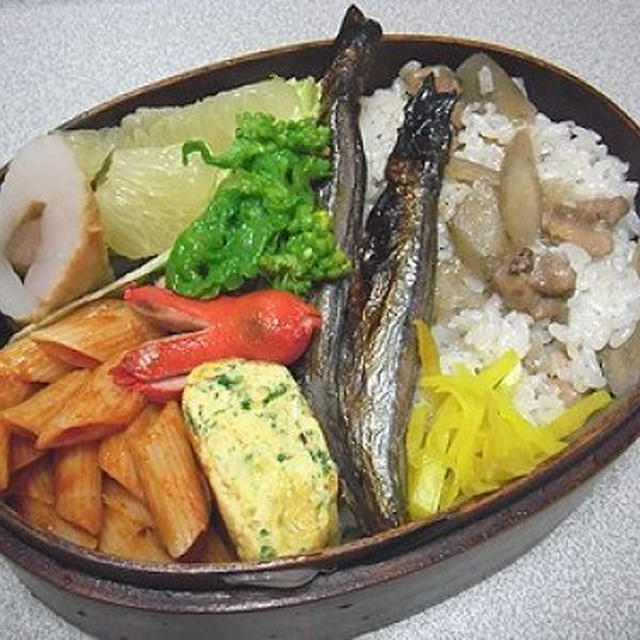 鶏ごぼう弁当。ししゃもと海苔かけ湯豆腐