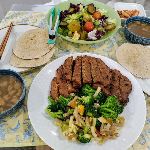 運転手（主人）がいないと食料品の買い出しは面倒ね ～ 野菜のバーガー