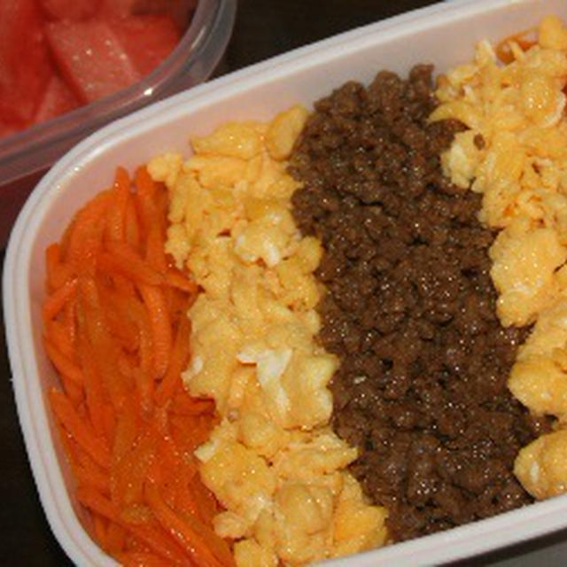 8月4日　　三色弁当（練習）