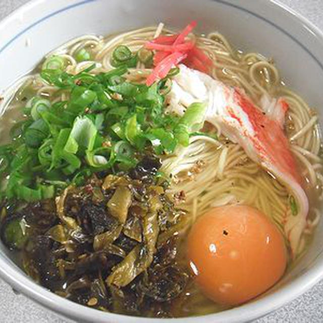 極道めし風ラーメンと高いところでくつろぐにゃんこ