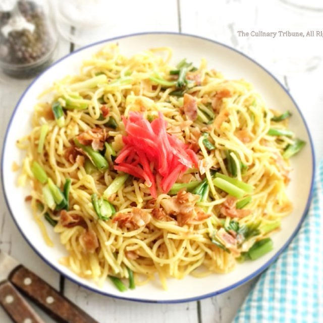 Curried Yakisoba with Scallion and Coconut Bacon小ネギとココナッツベーコンのカレー焼きそば