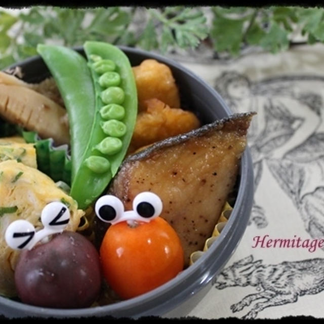 男子高校生お弁当、ひき肉の代わりに高野豆腐を使って三色ご飯♪