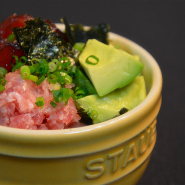ストウブで「豚バラともやしの蒸し焼き」＆漬けまぐろ丼、つくレポお礼も
