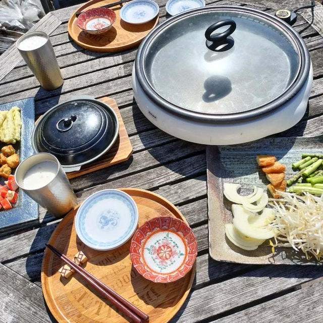 バルコニーBBQで昼から呑みのまったり休日　牡蠣の陶板蒸し焼きも