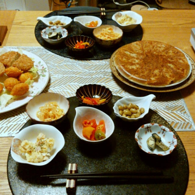 ぎょうざ、フライ盛り合わせ、坦坦鍋と作り置き小鉢のダンナごはん。いくらなんでも多すぎです！
