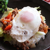 にんべん「だしとスパイスの魔法」シリーズ　ひき肉のトマトバジル炒めアレンジレシピ
