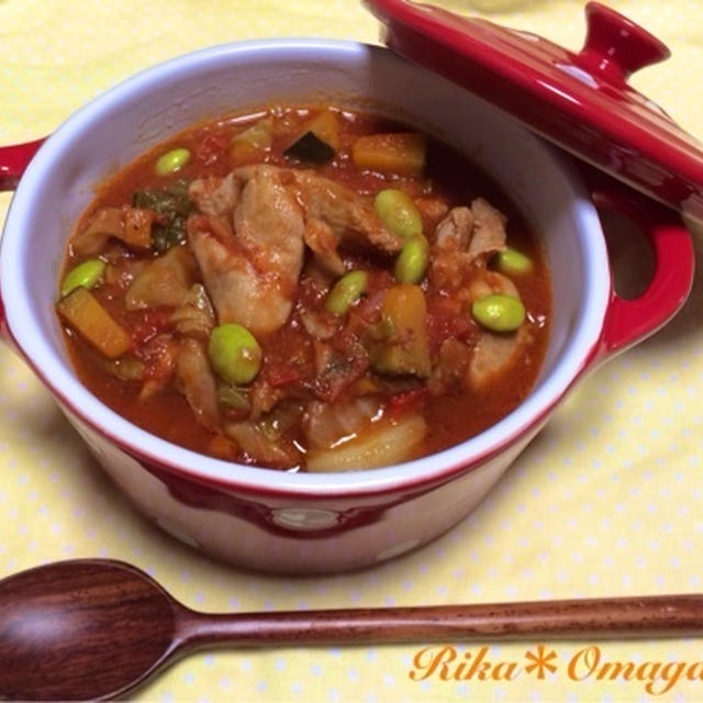 作る過程から元気になれる！！カラフル春夏野菜とチキンのトマト煮込み♪