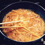 炒めた玉ねぎとスパゲティを一緒に茹でるだけ！「オニグラスパ」がオニうまし！