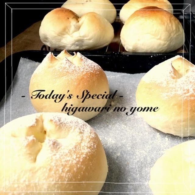 クリームシチューパンとチーズパンにミルクパンな朝。