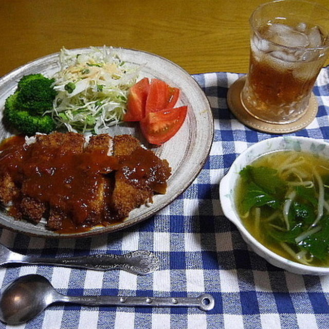 【夕食】エスカロップ・もやしとセロリ葉のスープ…