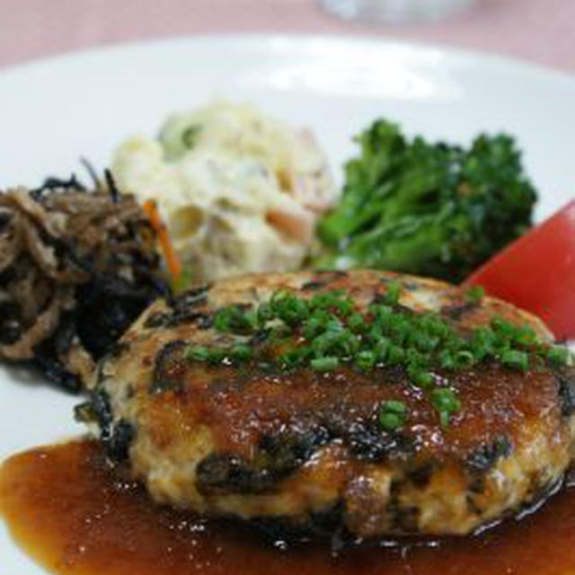 わかめと豆腐と鶏ひき肉のポン酢おろしハンバーグ