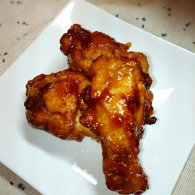 手羽元のから揚げ、甘辛タレと、カニシュウマイ。