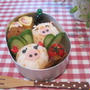 豚さんおにぎり弁当とチキンナゲット風