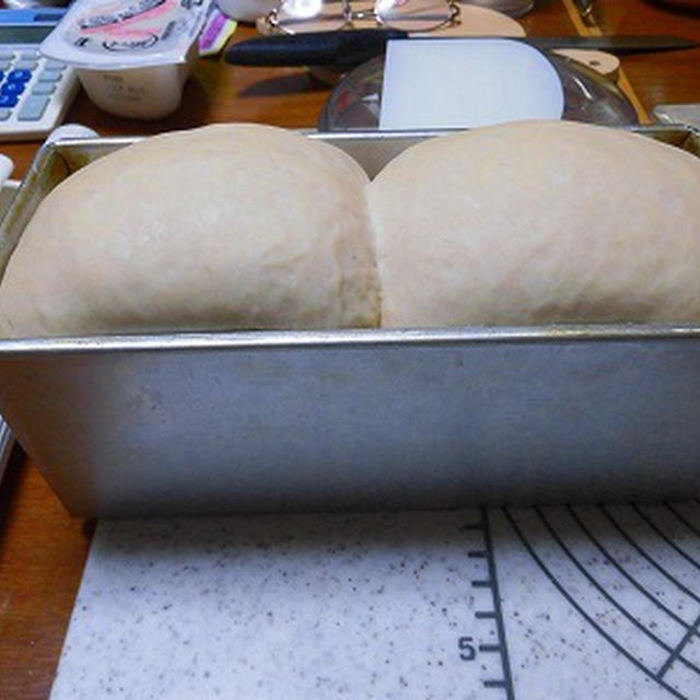 今年最後の失敗と・・全粒粉入り山食・・なぜ絶壁なの？