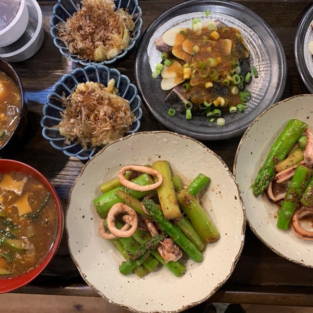 昨日の晩ごはん。「イカとアスパラのバター醤油炒め」他。