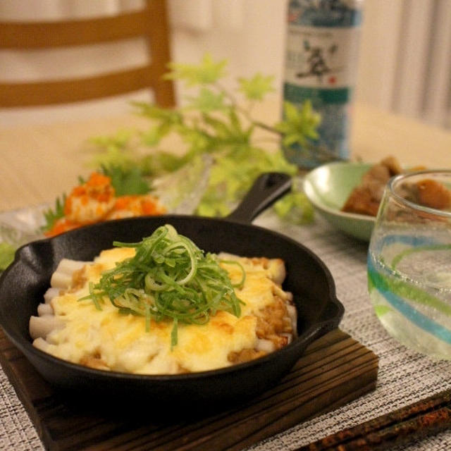 相性良いものだらけ！ちくわのニンニクIN納豆チーズ焼きネギ乗っけ