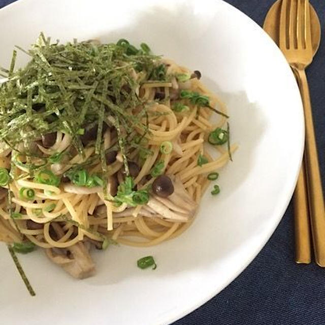 ニンニク醤油のきのこパスタでブランチ。