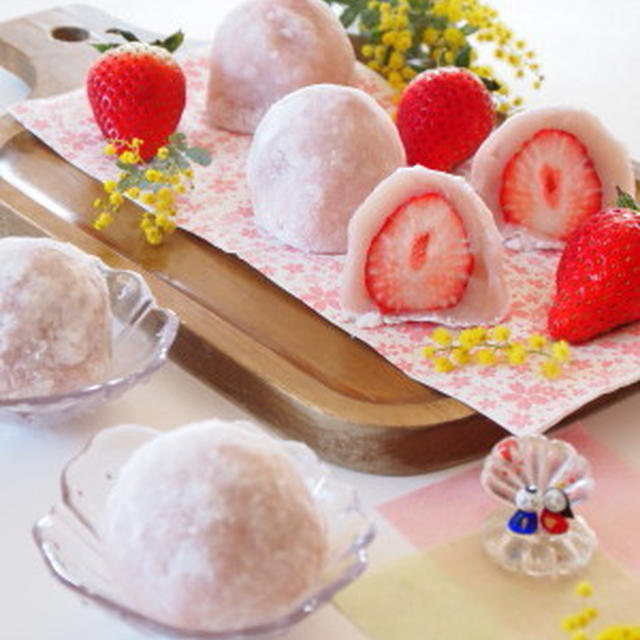 いちご大福とミモザ　de　雛祭り気分。。。