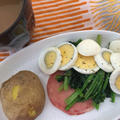 今朝の朝ごはん^_^ほうれん草中心に。