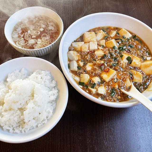 麻婆豆腐とライスの中を食べる 〜町中華〜