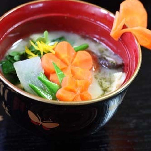 白味噌のお雑煮。（作り方、材料などあり）