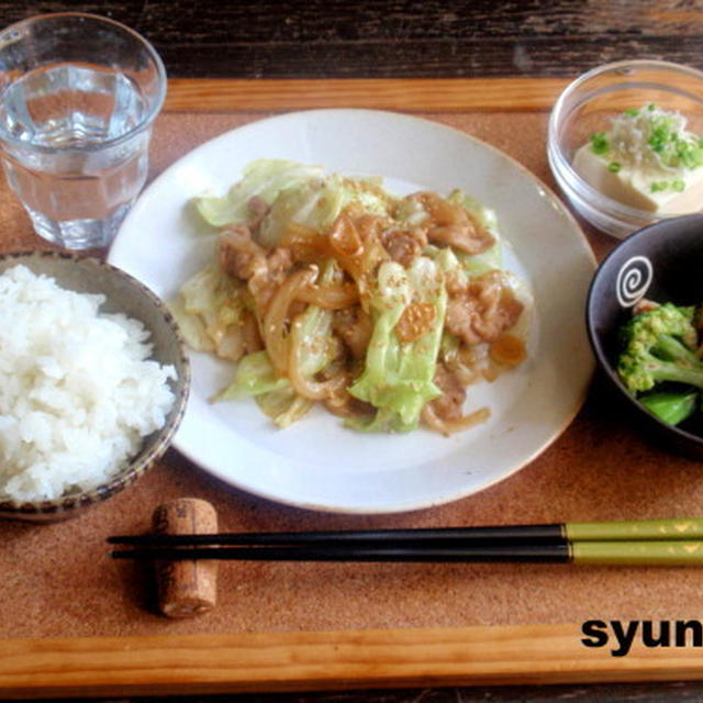 【簡単！カフェごはん】豚こまとキャベツのにんにく味噌バター炒め＊ブロッコリーとちくわの和えもん