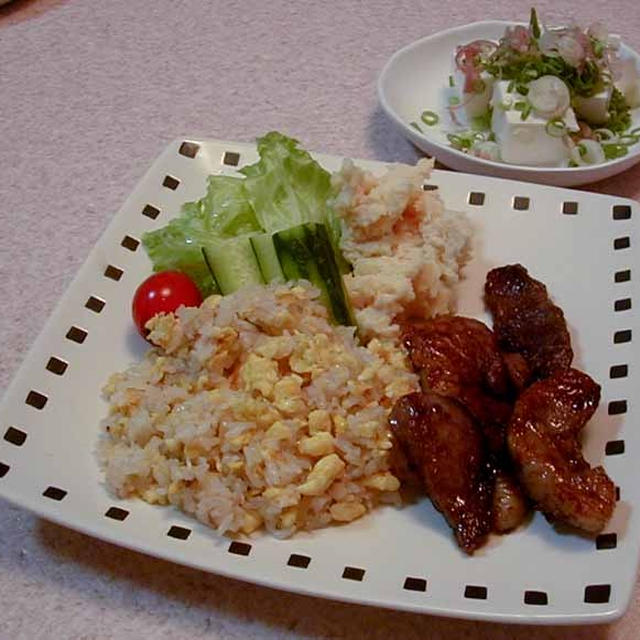 黄金チャーハンと焼き肉のワンプレート