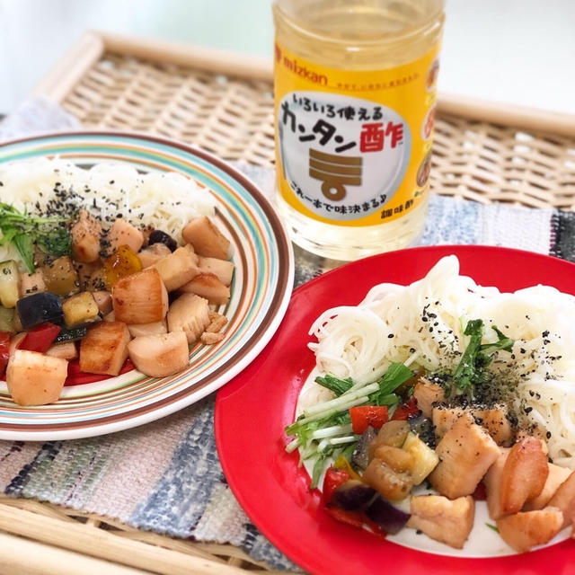 夏にさっぱりと食べるなら* 【サラダチキンと夏野菜の甘酢照り焼きそうめん】カンタン酢が便利だよ！