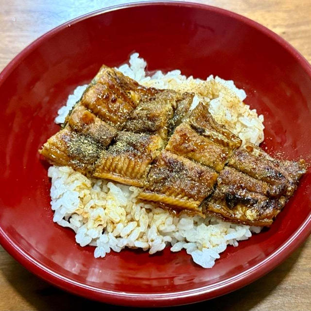 二人で一尾がジャストサイズなシニアの鰻丼でした！