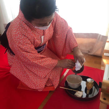 久しぶりのまる弁・豆苗の豚肉ぐるぐる巻き・トマトのマリネ・水菜の胡麻和え・明太子...