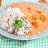 【スパイス大使】夏ランチに簡単！野菜ジュースでバターチキンカレー