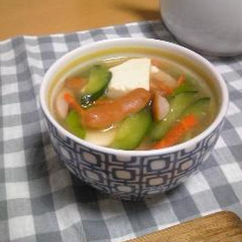むくみ解消☆豆腐とキュウリの中華スープ