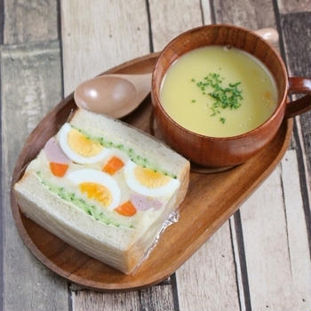 米がなければパンを食べればいいじゃない