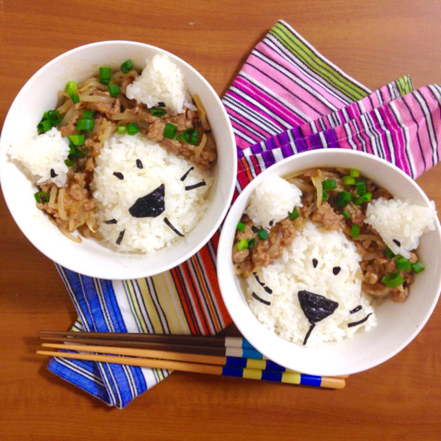 簡単朝ごはん！甘辛そぼろー！肉味噌もやしで「ライオン丼」