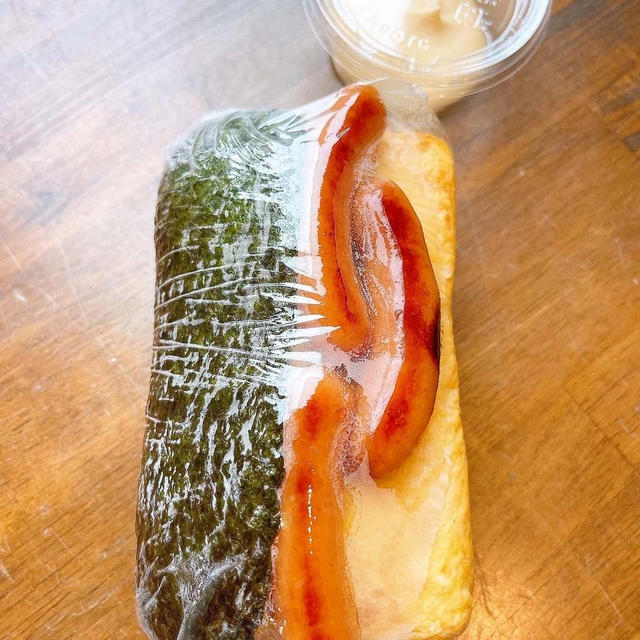 だし巻き卵&ウインナーおにぎりです〜！！