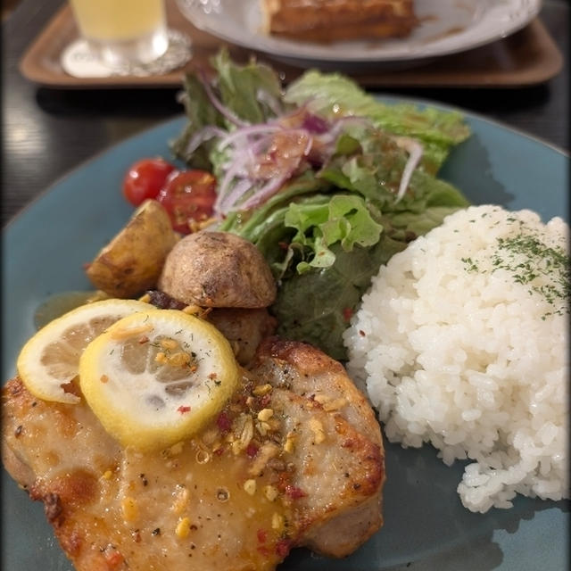 お友達とランチ(*^^*)　3COINSのオイルスプレーボトル