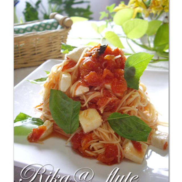 ダブルルクエでパスタ　モッツァレラとバジルのトマトソースパスタ
