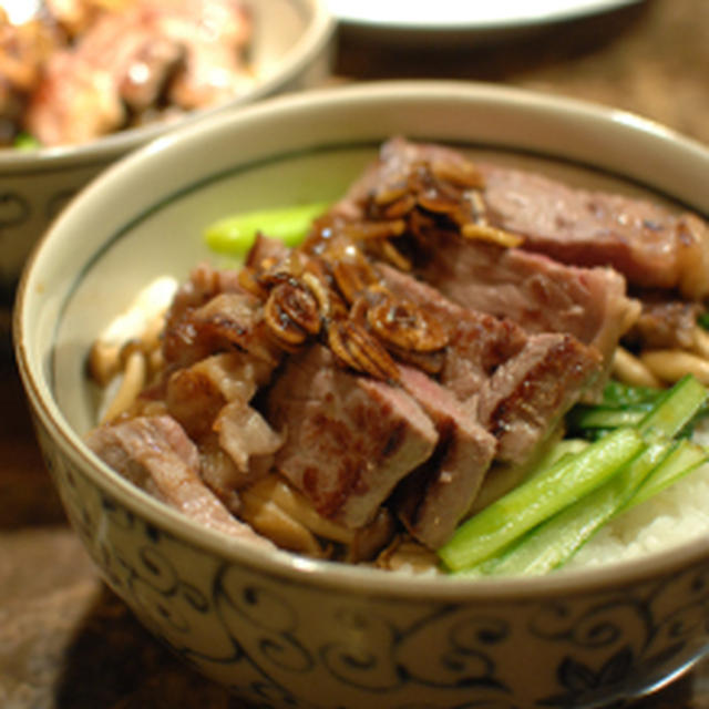 にんにくいっぱいステーキ丼