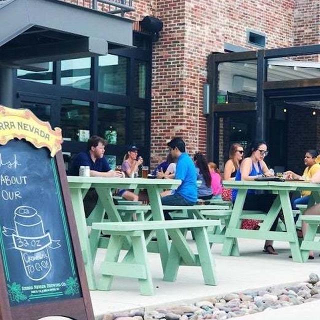 ソーシャルアワーに冷たいお米のビール！