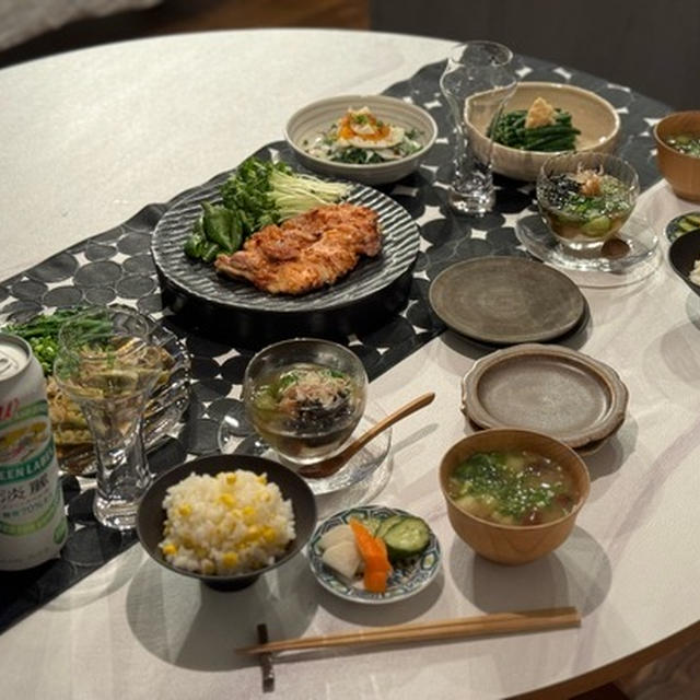 鶏もも肉のピリ辛味噌焼きと夏の野菜の副菜あれこれの夜ごはんと、かくれん坊