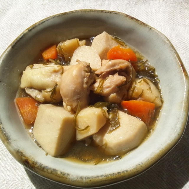 刻み昆布ともも肉、野菜の煮物